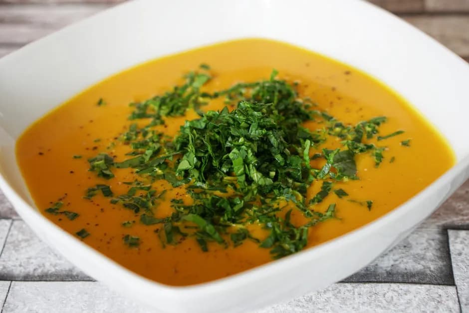 Czym doprawić zupę krem z dyni, by zachwycić smakiem i aromatem