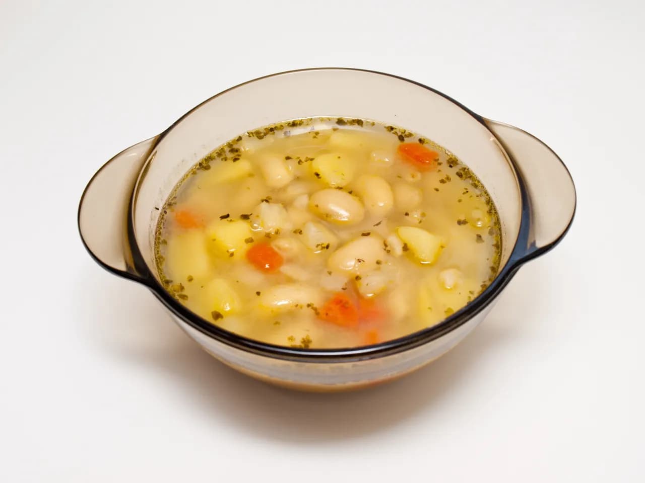 Ile kalorii ma zupa fasolowa? Sprawdź, co wpływa na jej kaloryczność