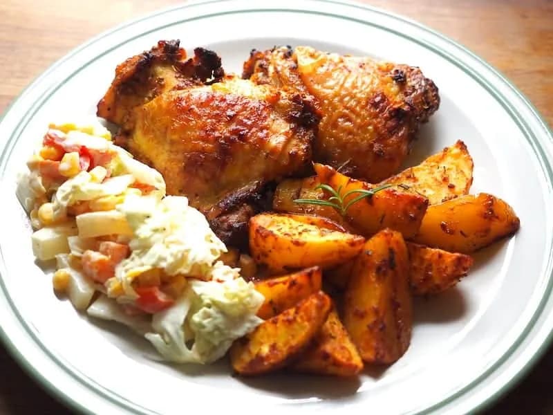 Jak upiec udka kurczaka, aby były soczyste i chrupiące w piekarniku