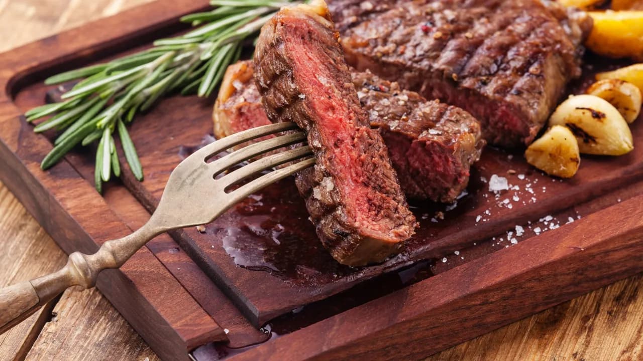 Czy wołowina jest zdrowa? Poznaj jej zalety i zagrożenia dla zdrowia